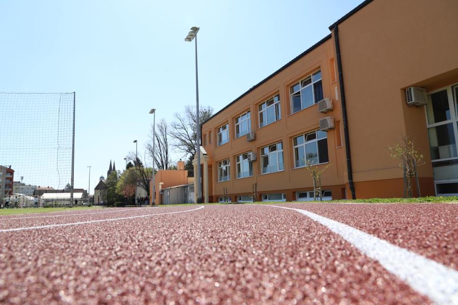 (FOTO) Otvorena moderna sportska igrališta za učenike i rekreativce u Đakovu