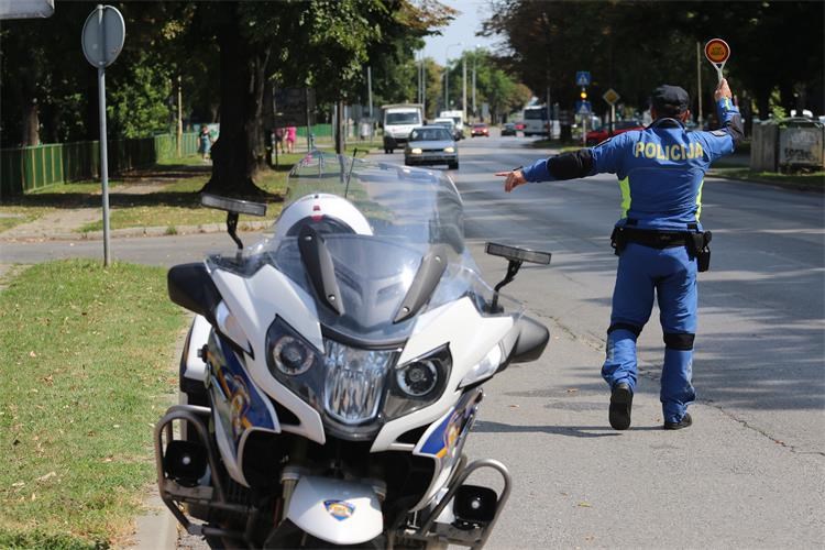 Dobio šest dana zatvora zbog prometnih prekršaja