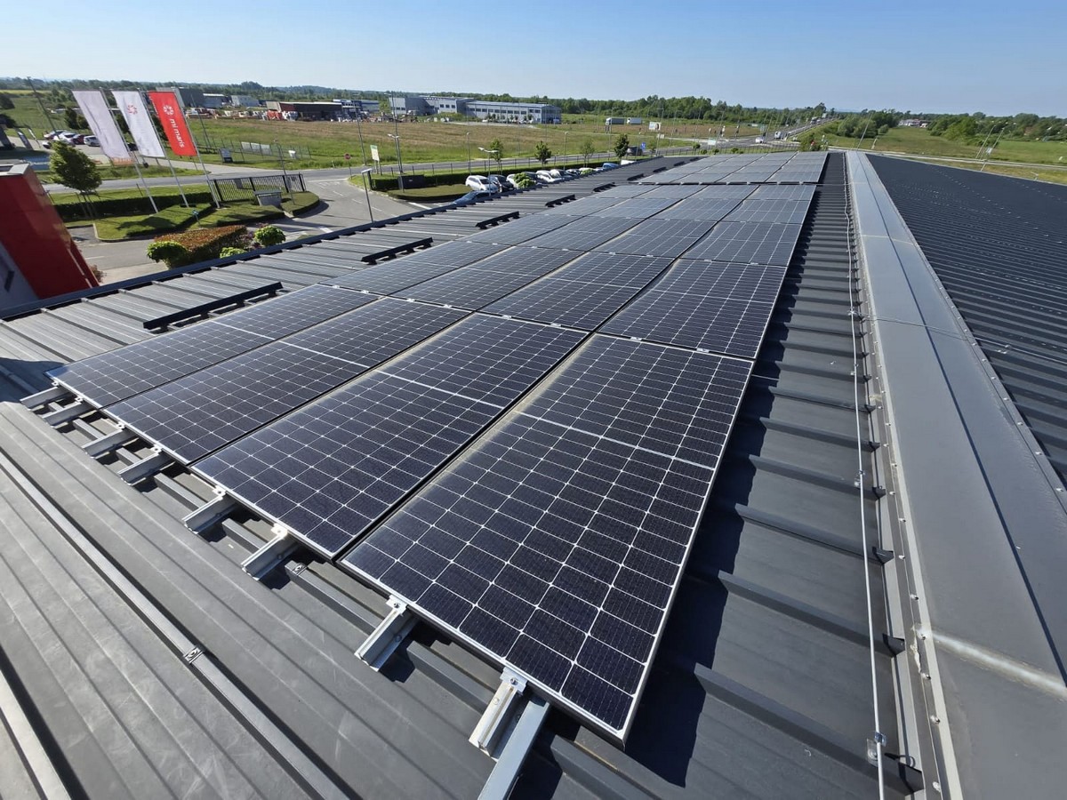 Prljavi paneli ne izgledaju kao kvar, ali proizvode stvaran poslovni gubitak