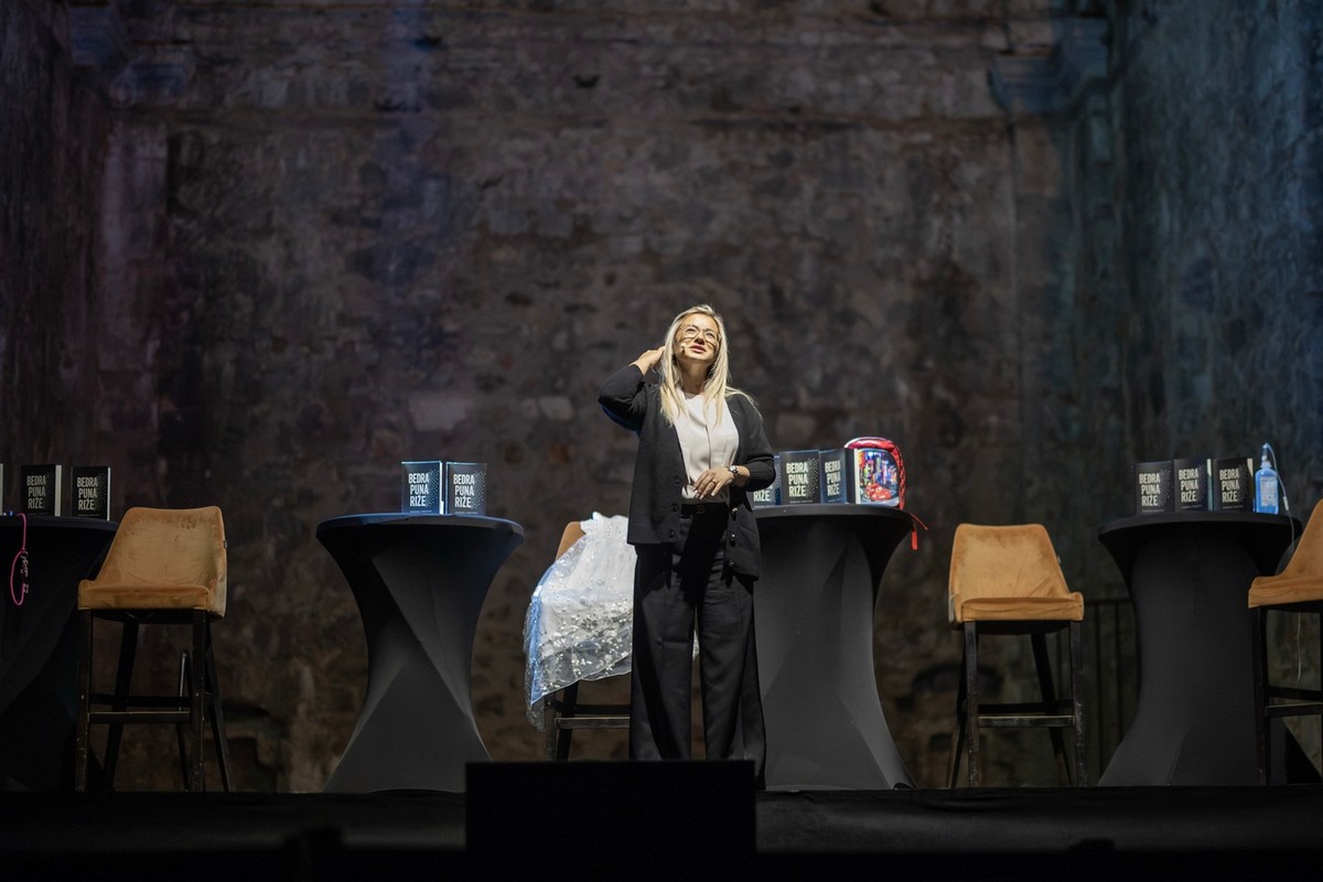 [FOTO] Više od predstave – Barbara Udovičić bez filtera: Rasprodana pretpremijera završila u suzama