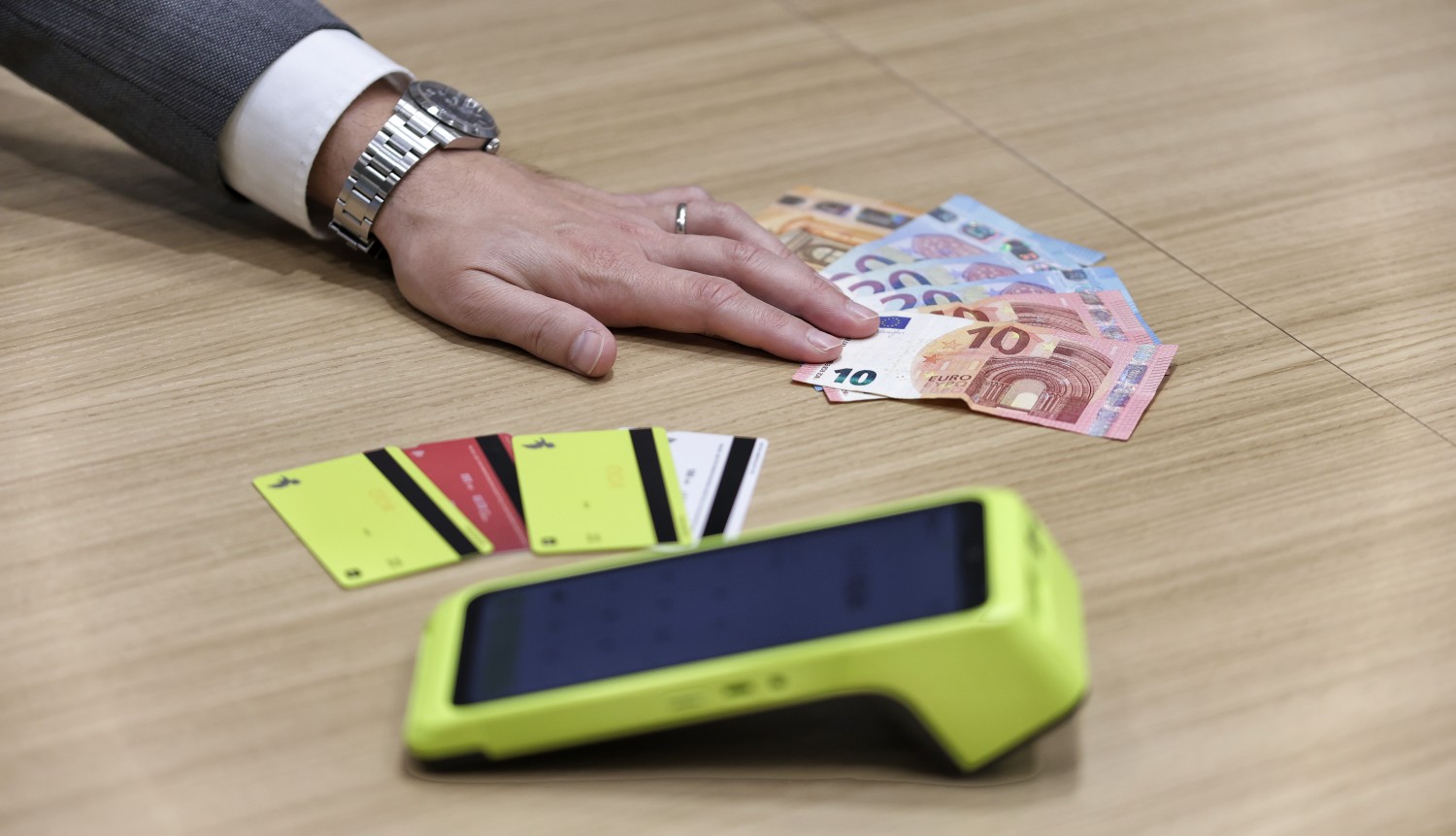 Plaćanje gotovinom, karticom ili mobitelom: Što je zapravo sigurnije i pametnije?